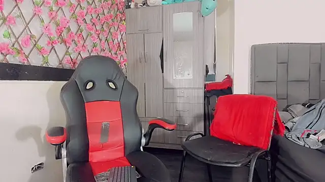 Snapshot of thiara_veky chatting on 12/14/25, 03:17 thiara veky online show from 12/14/25, 03:17