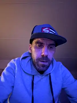 Snapshot of thepenisher777 chatting on 12/20/25, 06:09 thepenisher777 online show from 12/20/25, 06:09