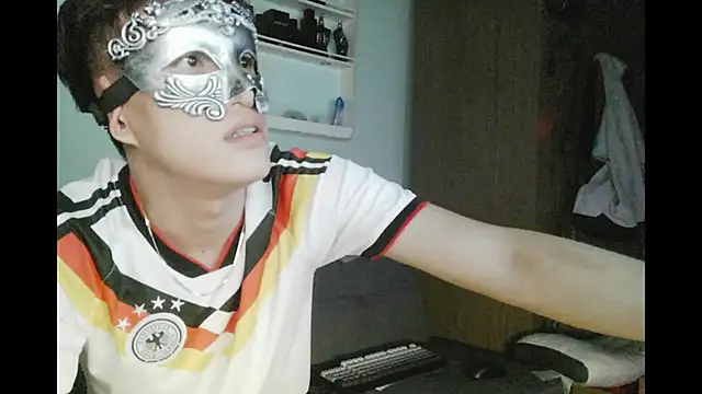 Snapshot of boyhigh1997 chatting on 06/19/26, 10:52 boyhigh1997 online show from 06/19/26, 10:52