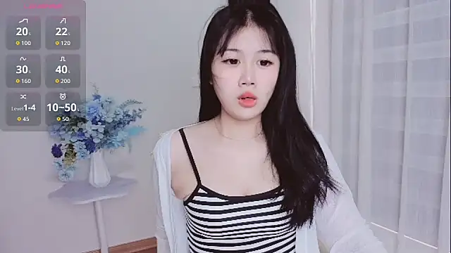 Snapshot of -Rose-Lucky- chatting on 10/16/25, 01:17 -Rose-Lucky- online show from 10/16/25, 01:17