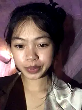 Snapshot of Thy00__ chatting on 10/12/25, 02:05 Thy00 online show from 10/12/25, 02:05