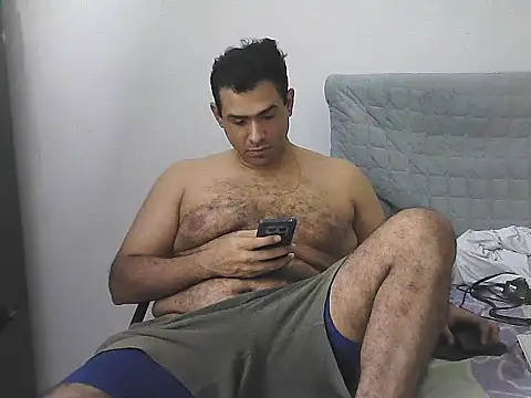 Snapshot of morenocabro10 chatting on 05/05/26, 03:25 morenocabro10 online show from 05/05/26, 03:25
