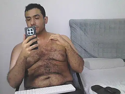 Snapshot of morenocabro10 chatting on 05/29/26, 04:21 morenocabro10 online show from 05/29/26, 04:21