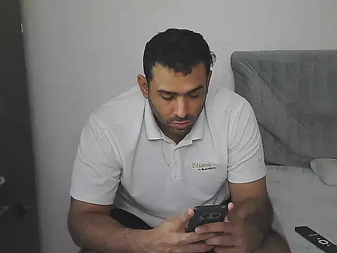 Snapshot of morenocabro10 chatting on 05/31/26, 04:31 morenocabro10 online show from 05/31/26, 04:31