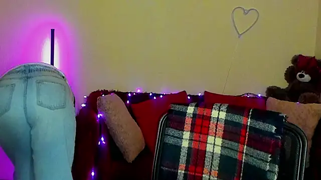 Alicia love00 online show from 04/24/26, 05:21