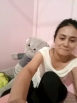 Snapshot of Jun-Mzzz chatting on 10/20/25, 06:03 Jun-Mzzz online show from 10/20/25, 06:03