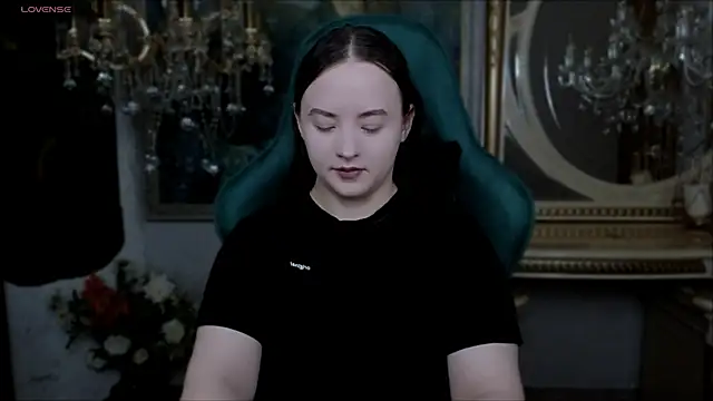 LaraBenson  online show from 11/27/25, 10:39