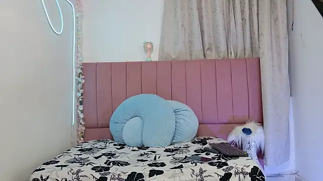 sukilove18 online show from 09/19/25, 11:16