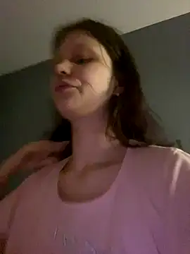 Snapshot of Lunliss chatting on 10/26/25, 04:24 Lunliss online show from 10/26/25, 04:24