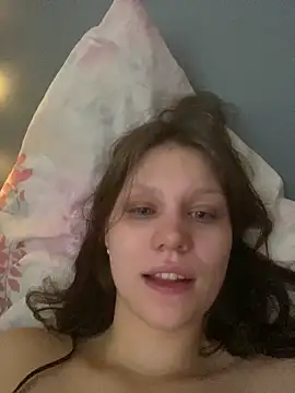 Snapshot of Lunliss chatting on 11/23/25, 09:53 Lunliss online show from 11/23/25, 09:53