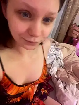 Snapshot of Lunliss chatting on 11/27/25, 08:11 Lunliss online show from 11/27/25, 08:11