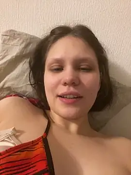 Snapshot of Lunliss chatting on 11/30/25, 12:14 Lunliss online show from 11/30/25, 12:14