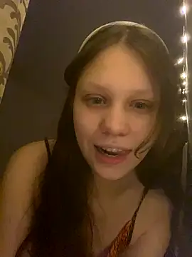 Snapshot of Lunliss chatting on 12/03/25, 12:40 Lunliss online show from 12/03/25, 12:40