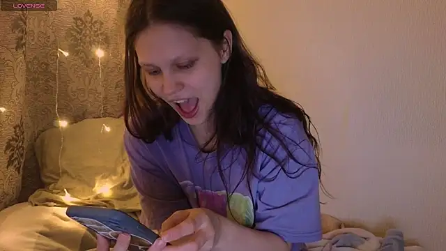 Snapshot of Lunliss chatting on 02/11/26, 12:04 Lunliss online show from 02/11/26, 12:04