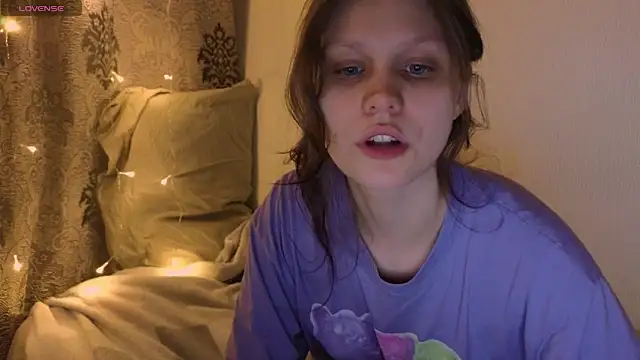 Snapshot of Lunliss chatting on 02/13/26, 10:06 Lunliss online show from 02/13/26, 10:06