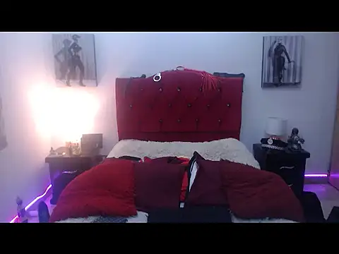 Snapshot of CharlotteBrooks chatting on 04/21/26, 02:51 CharlotteBrooks online show from 04/21/26, 02:51