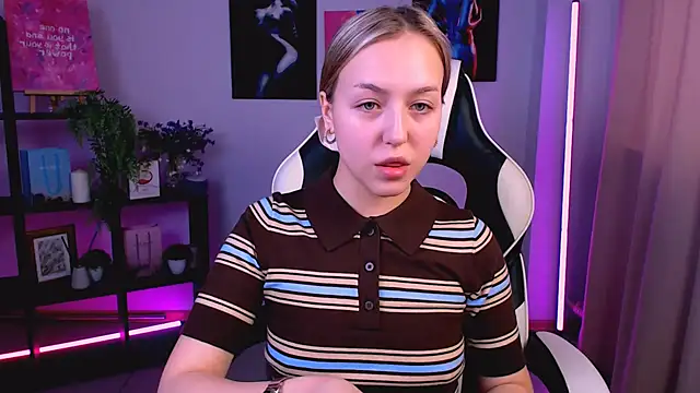 Snapshot of CindySparkl chatting on 03/06/26, 03:58 CindySparkl online show from 03/06/26, 03:58