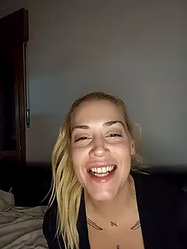 Snapshot of hacheacca chatting on 11/23/25, 11:04 hacheacca online show from 11/23/25, 11:04