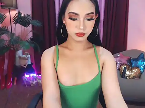 Snapshot of UrasianBIGcock696 chatting on 10/18/25, 04:08 UrasianBIGcock696 online show from 10/18/25, 04:08