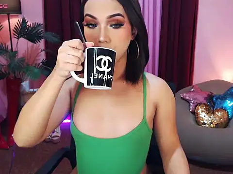 Snapshot of UrasianBIGcock696 chatting on 10/22/25, 04:40 UrasianBIGcock696 online show from 10/22/25, 04:40