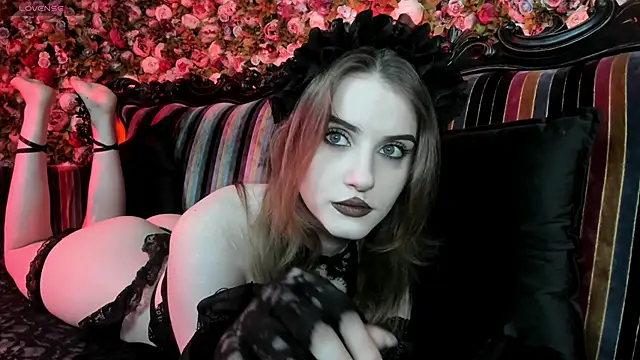 Snapshot of EllieMori chatting on 12/18/25, 07:58 EllieMori online show from 12/18/25, 07:58