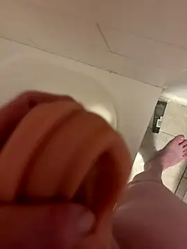 Snapshot of Buck2000 chatting on 12/17/25, 12:27 Buck2000 online show from 12/17/25, 12:27