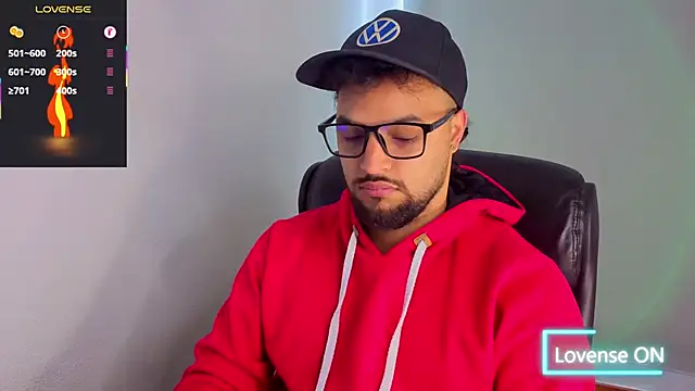 Snapshot of Ernesto-Rodriguez82 chatting on 10/27/25, 01:26 Ernesto-Rodriguez82 online show from 10/27/25, 01:26