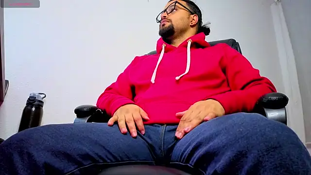 Snapshot of Ernesto-Rodriguez82 chatting on 02/25/26, 02:10 Ernesto-Rodriguez82 online show from 02/25/26, 02:10