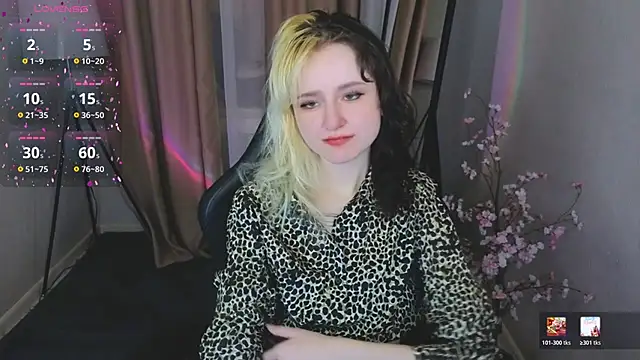 Snapshot of girl_next_doorr chatting on 03/14/26, 01:05 girl next doorr online show from 03/14/26, 01:05