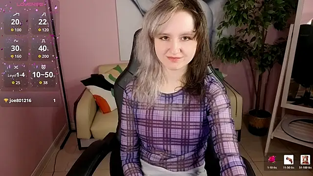 Snapshot of girl_next_doorr chatting on 06/07/26, 12:53 girl next doorr online show from 06/07/26, 12:53