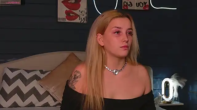 Crystal Jull online show from 10/31/25, 01:56