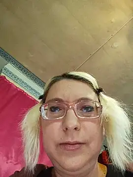 VikaKing online show from 06/04/26, 11:49
