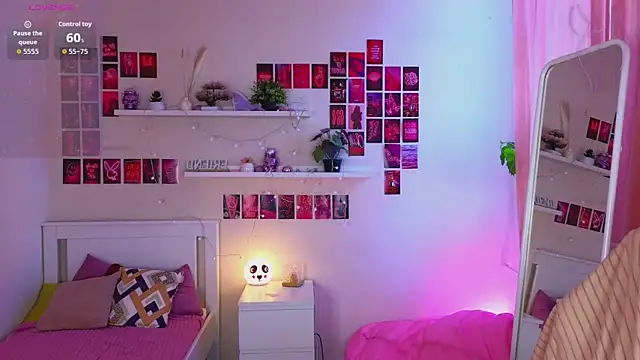 Snapshot of Queen_Michelle_ chatting on 09/14/25, 09:08 Queen Michelle online show from 09/14/25, 09:08