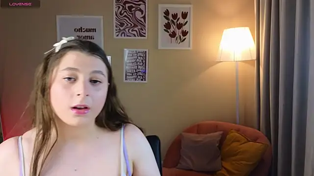 Snapshot of Queen_Michelle_ chatting on 10/08/25, 09:23 Queen Michelle online show from 10/08/25, 09:23