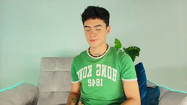 CamiiGuzmanX online show from 10/03/25, 08:06