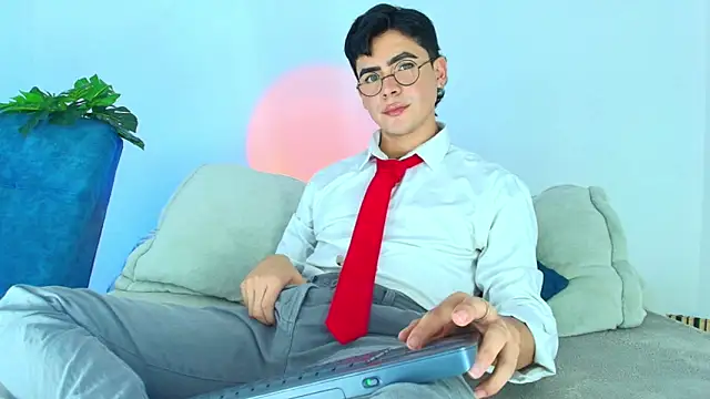 CamiiGuzmanX online show from 11/07/25, 08:42