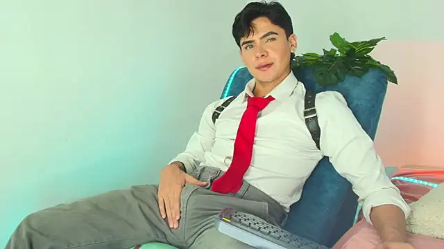 CamiiGuzmanX online show from 12/04/25, 07:33