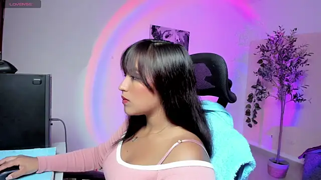 Snapshot of Cameroon-Diaz chatting on 09/11/25, 01:44 Cameroon-Diaz online show from 09/11/25, 01:44