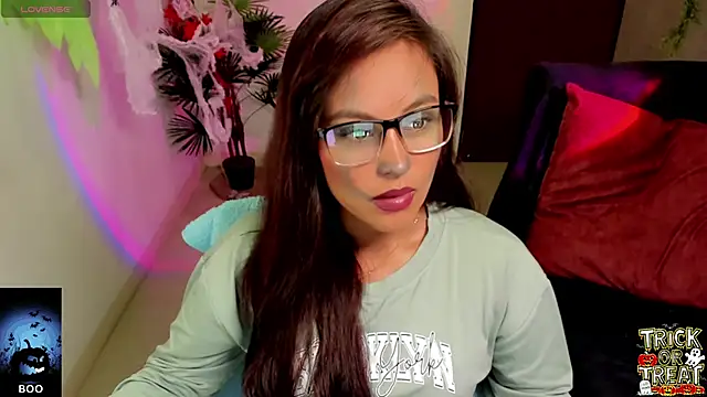 Snapshot of Cameroon-Diaz chatting on 10/30/25, 01:56 Cameroon-Diaz online show from 10/30/25, 01:56