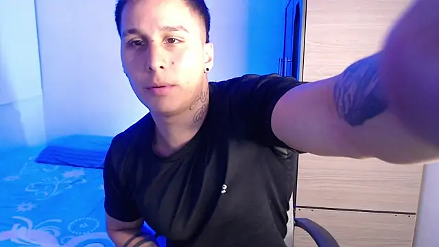 Snapshot of valentinosex1 chatting on 01/06/26, 11:40 valentinosex1 online show from 01/06/26, 11:40