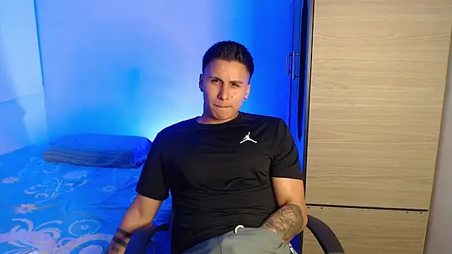 Snapshot of valentinosex1 chatting on 01/13/26, 12:05 valentinosex1 online show from 01/13/26, 12:05