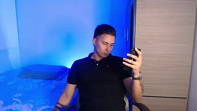 Snapshot of valentinosex1 chatting on 01/15/26, 05:38 valentinosex1 online show from 01/15/26, 05:38