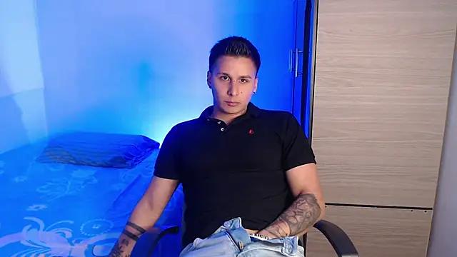 Snapshot of valentinosex1 chatting on 01/17/26, 08:45 valentinosex1 online show from 01/17/26, 08:45