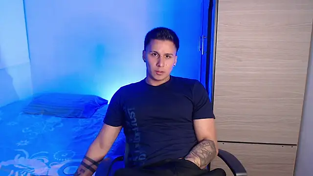 Snapshot of valentinosex1 chatting on 01/18/26, 10:24 valentinosex1 online show from 01/18/26, 10:24