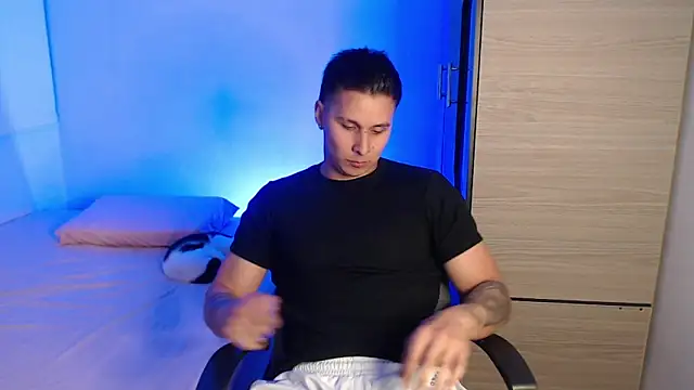 Snapshot of valentinosex1 chatting on 02/10/26, 10:58 valentinosex1 online show from 02/10/26, 10:58