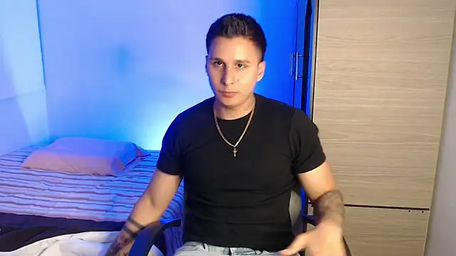 Snapshot of valentinosex1 chatting on 02/13/26, 11:12 valentinosex1 online show from 02/13/26, 11:12