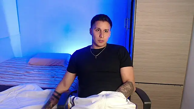 Snapshot of valentinosex1 chatting on 02/16/26, 11:45 valentinosex1 online show from 02/16/26, 11:45