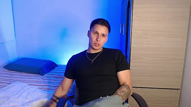 Snapshot of valentinosex1 chatting on 02/24/26, 11:25 valentinosex1 online show from 02/24/26, 11:25