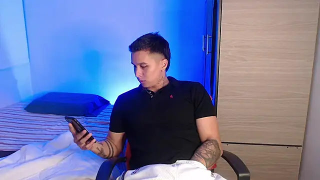 Snapshot of valentinosex1 chatting on 02/27/26, 11:38 valentinosex1 online show from 02/27/26, 11:38