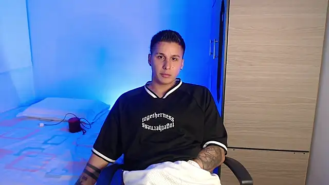 Snapshot of valentinosex1 chatting on 03/14/26, 08:47 valentinosex1 online show from 03/14/26, 08:47